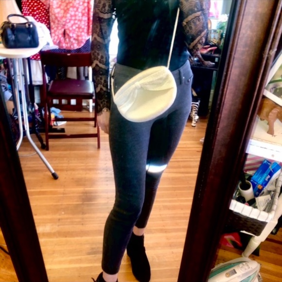 La Regale cute small white beaded ribbon purse - Picture 2 of 9